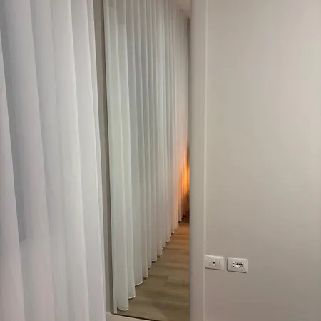 Sunkissed Sky - Qerret - New Modern Appartement