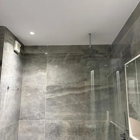 Sunkissed Sky - Qerret - New Modern Appartement *